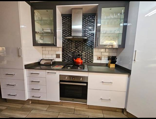 3 BEDROOM PROPERTY TO RENT IN GLEN MARAIS